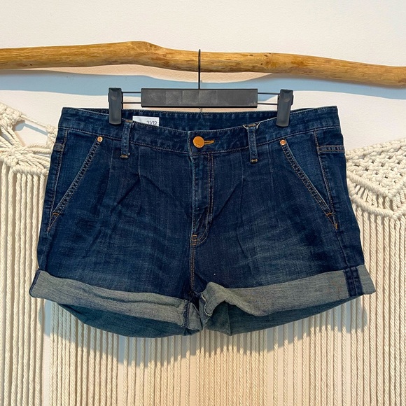 GAP Pants - Y2K GAP Denim Cuffed Jean Summer Shorts Old Money Sz 31/12